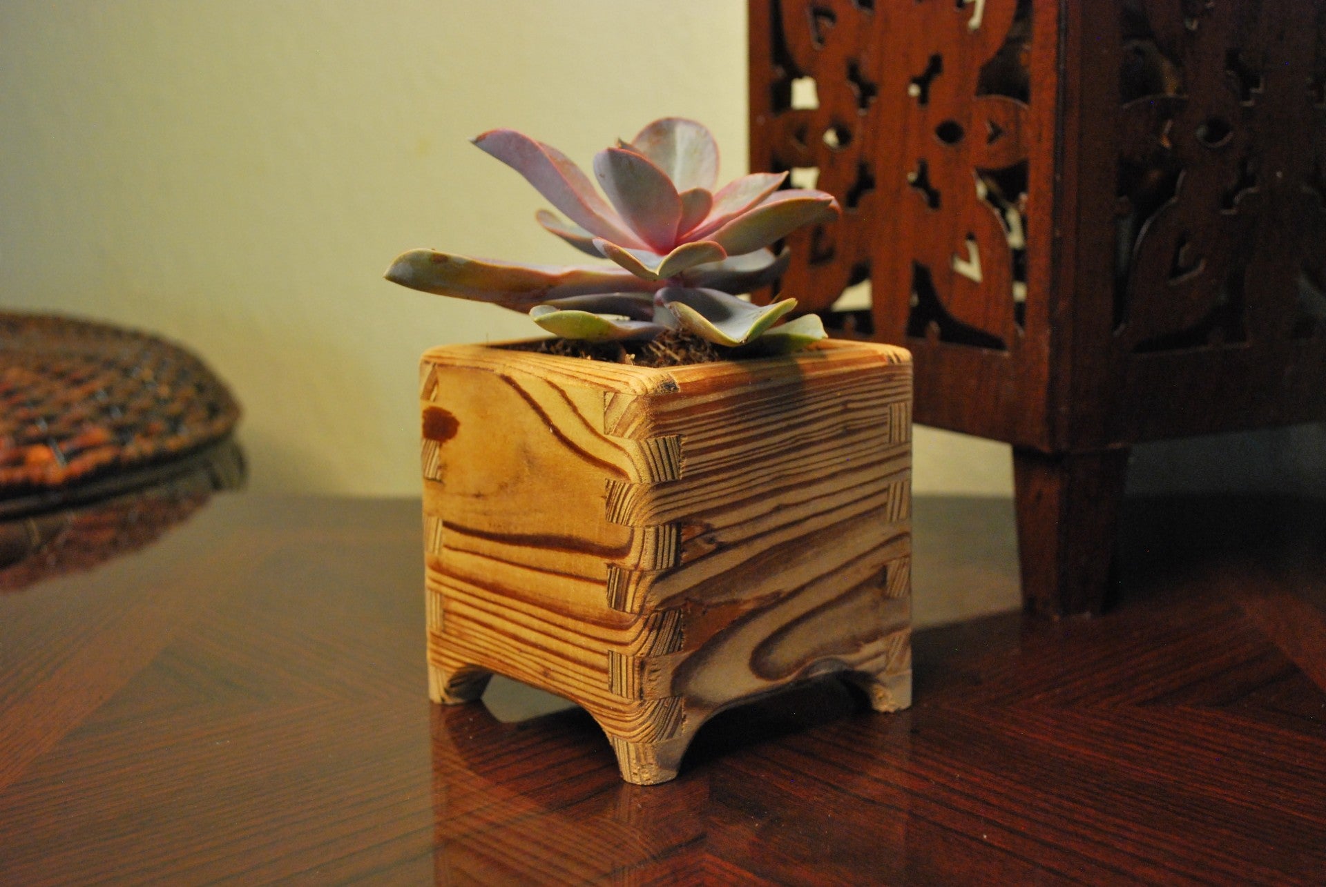 Handmade cubic cedar planter boxes – rustic wooden indoor/outdoor plant containers with finger joints, drainage holes, and eco-friendly natural finish. Perfect for herbs, succulents, or decorative storage.