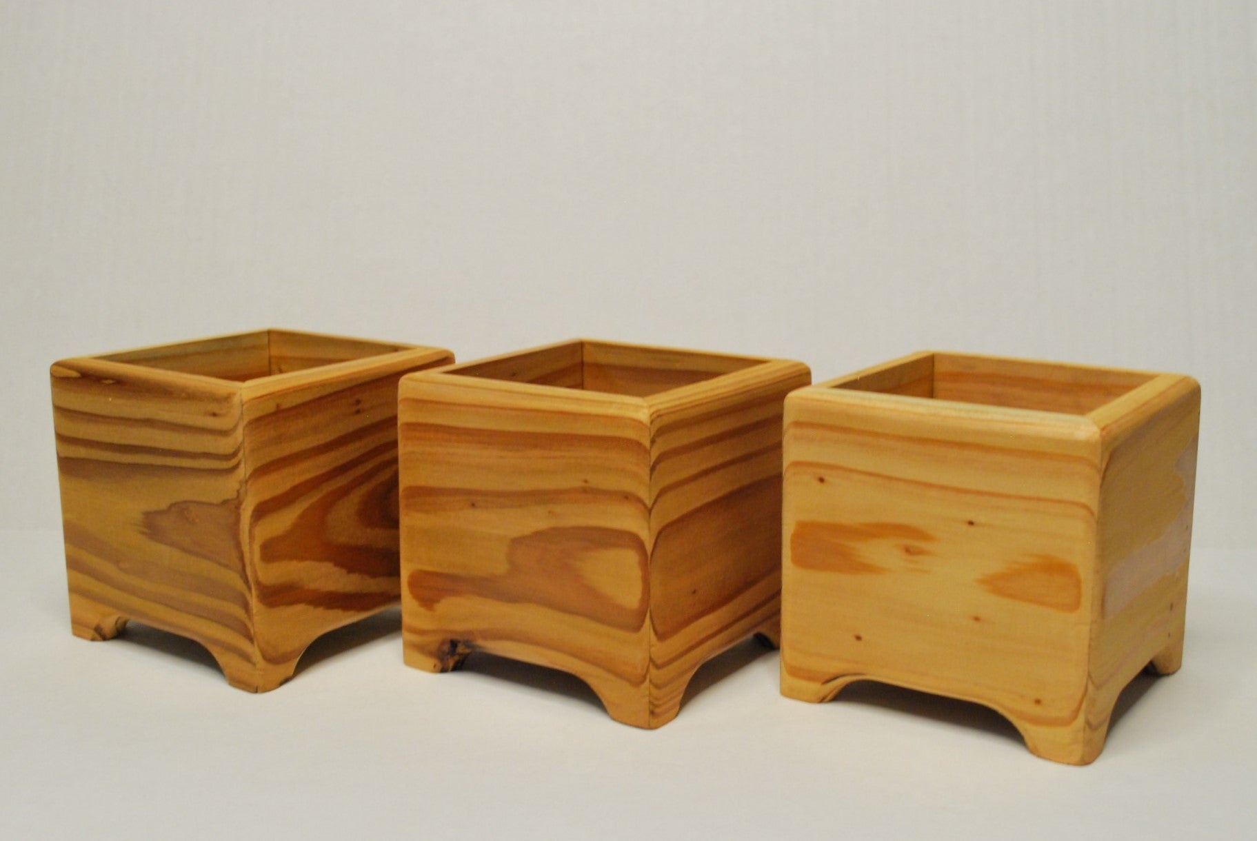 Handmade cubic cedar planter boxes – rustic wooden indoor/outdoor plant containers with finger joints, drainage holes, and eco-friendly natural finish. Perfect for herbs, succulents, or decorative storage.