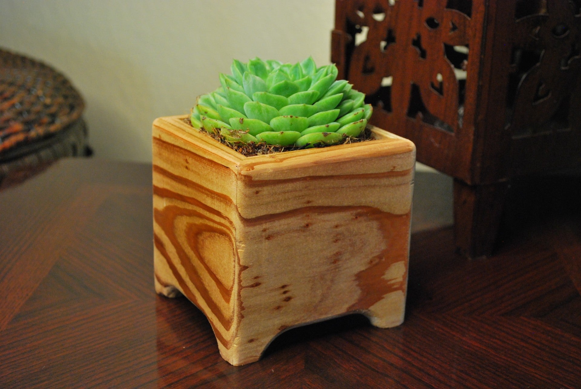 Handmade cubic cedar planter boxes – rustic wooden indoor/outdoor plant containers with finger joints, drainage holes, and eco-friendly natural finish. Perfect for herbs, succulents, or decorative storage.