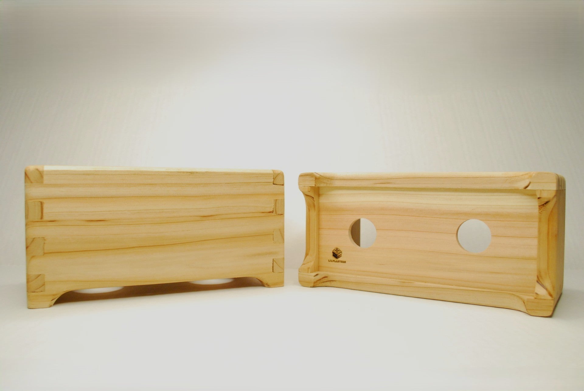 Handmade rectangular cedar planter boxes – rustic wooden indoor/outdoor plant containers with finger joints, drainage holes, and eco-friendly natural finish. Perfect for herbs, succulents, or decorative storage.